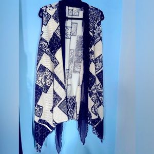 ADORE S/L Vest 100% viscose Mesh Abstract Black &White O/P $80 lightly worn